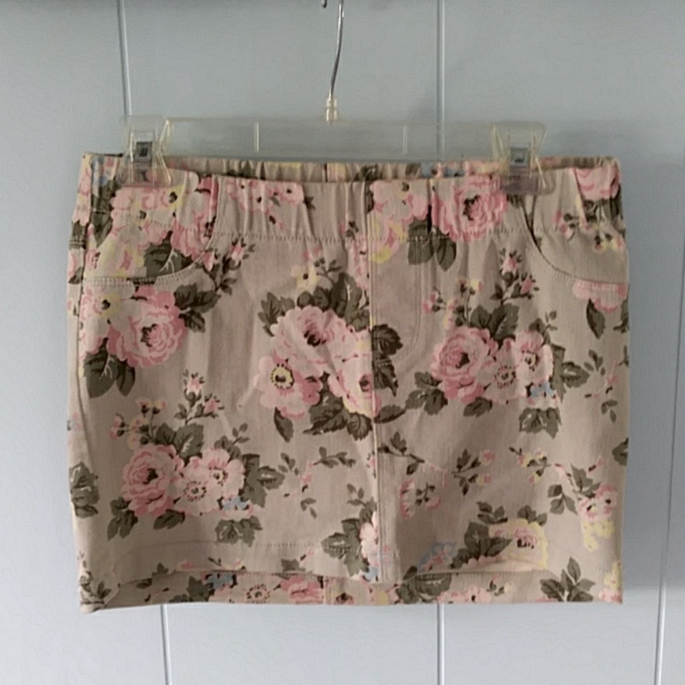🎈3/$20 Forever 21 floral denim skirt